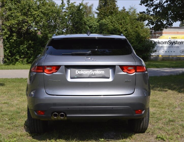Jaguar F-Pace SUV 2,0 l 132 kw