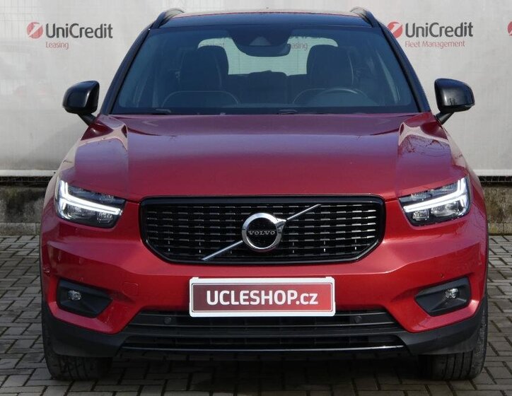Volvo XC40 SUV / Terénní 2,0 l 145 kw