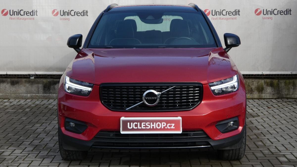 Volvo XC40 SUV / Terénní 2,0 l 145 kw