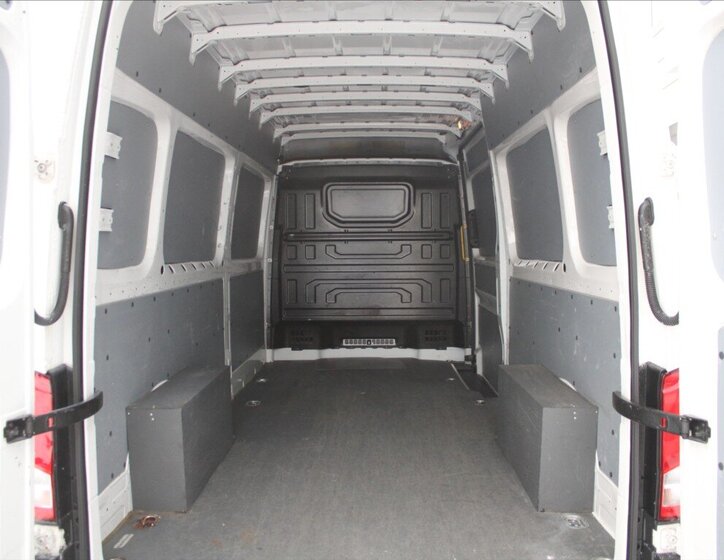 Volkswagen Crafter Skříň 2,0 l 103 kw