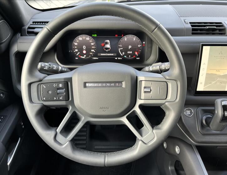 Land Rover Defender 17