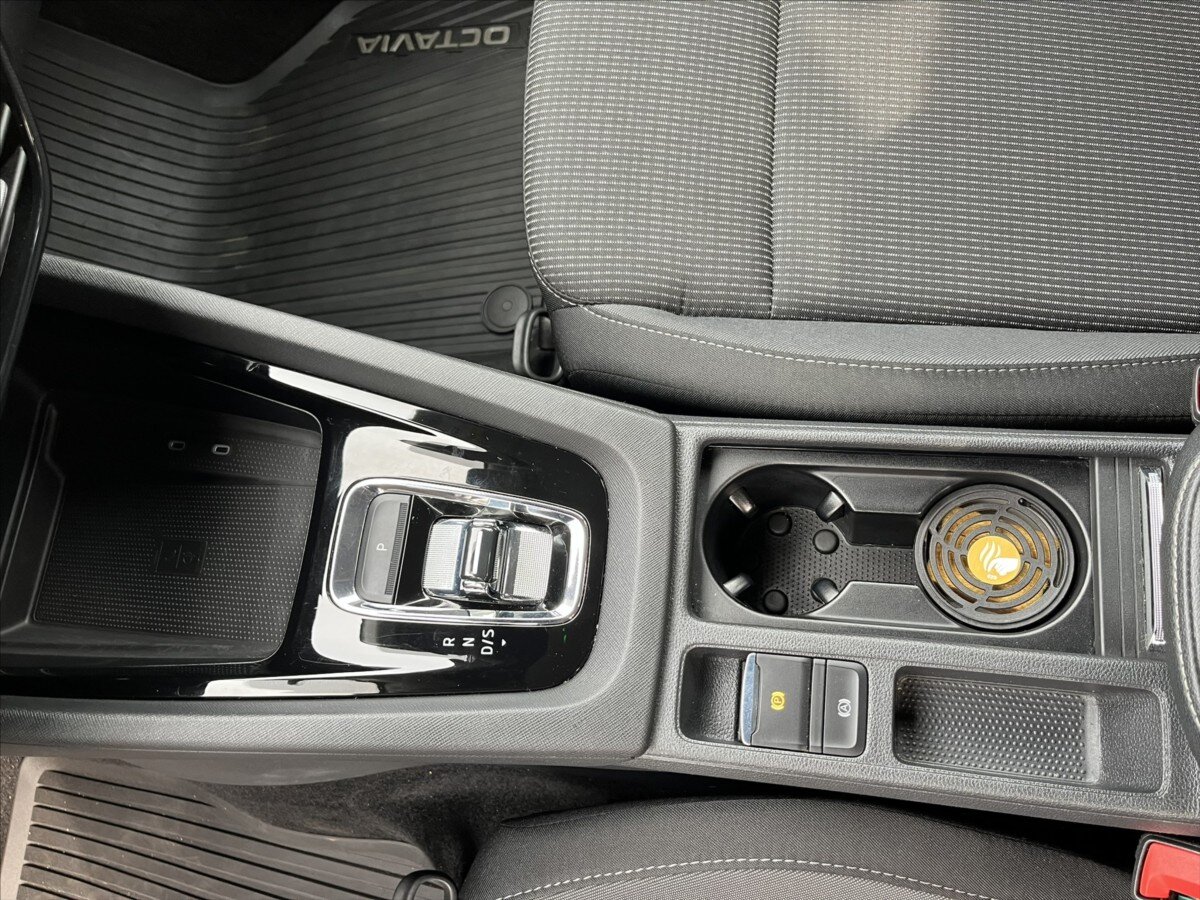 Škoda Octavia Sedan / Limuzína 1,5 l 110 kw