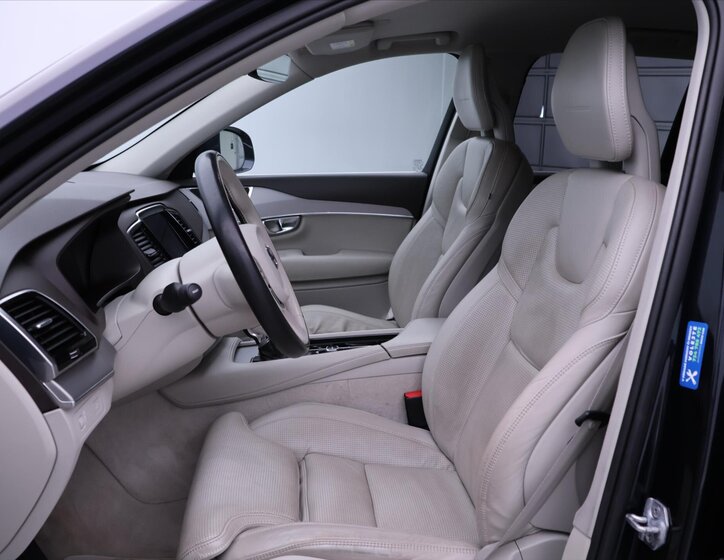 Volvo XC90 SUV / Terénní 2,0 l 165 kw