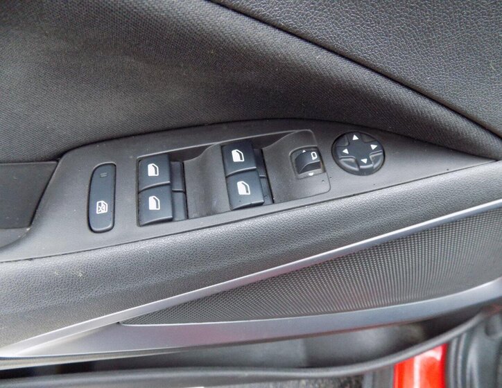 Opel Crossland X SUV 1,2 l 60 kw