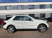 Mercedes-Benz Třídy M SUV 3,0 l 165 kw