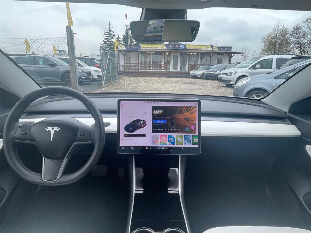 Tesla Model 3 Sedan / Limuzína 0,0 239 kw