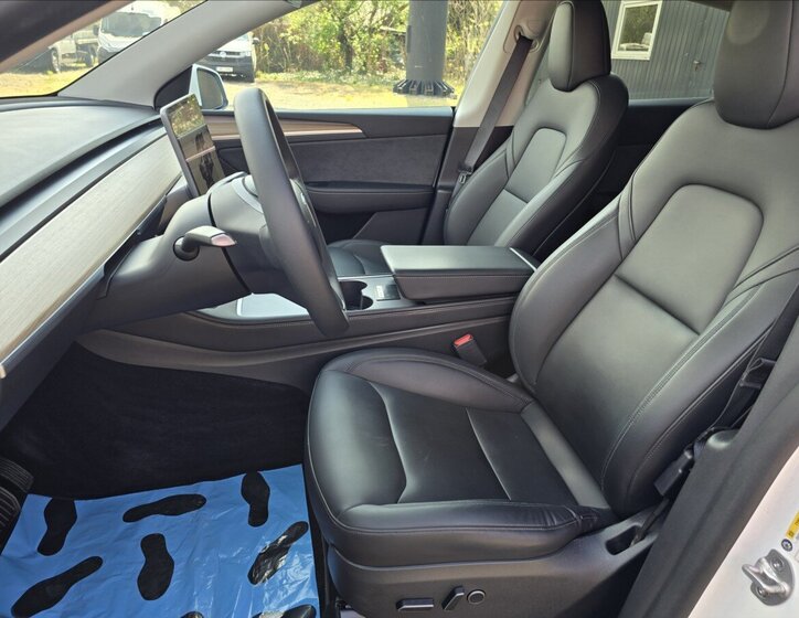 Tesla Model Y SUV / Terénní 0,0 378 kw