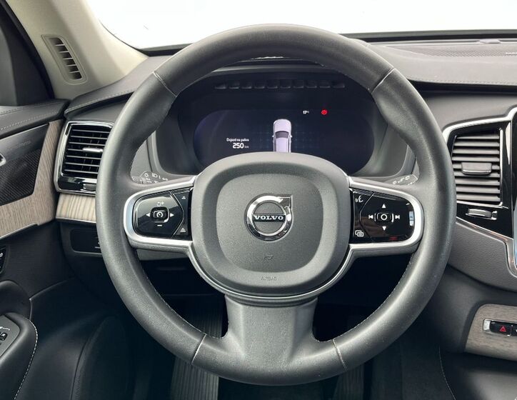 Volvo XC90 16