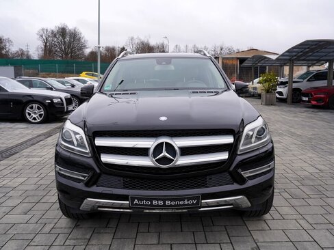 Mercedes-Benz GL SUV 4,7 l 320 kw
