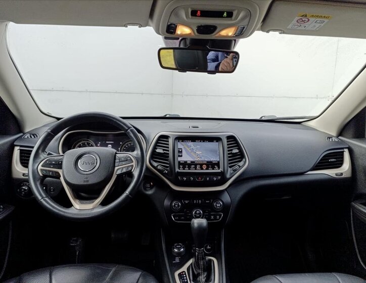 Jeep Cherokee SUV 3,2 l 200 kw