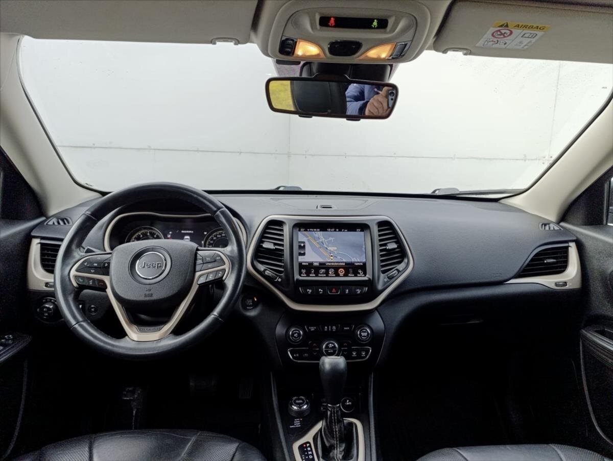 Jeep Cherokee SUV 3,2 l 200 kw