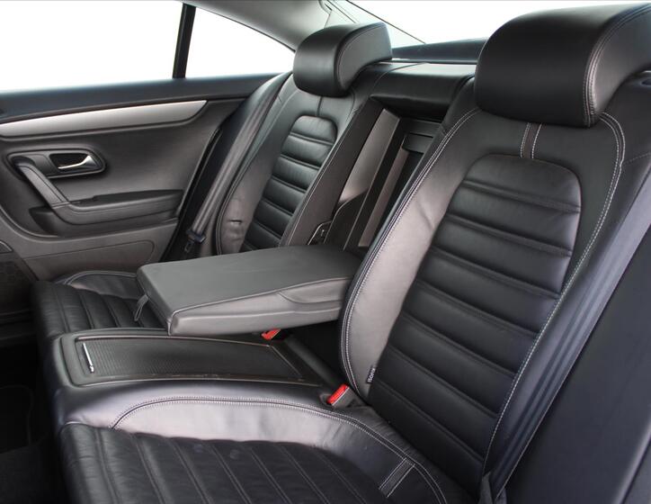 Volkswagen Passat CC 11