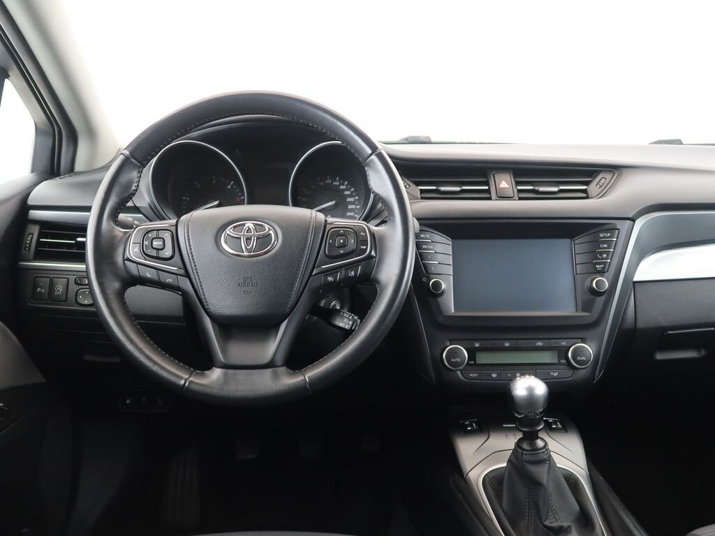 Toyota Avensis Kombi 2,0 l 105 kw