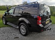 Nissan Pathfinder Kombi 2,5 l 140 kw
