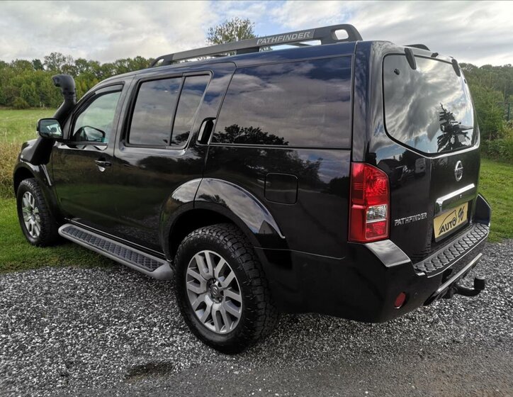 Nissan Pathfinder Kombi 2,5 l 140 kw