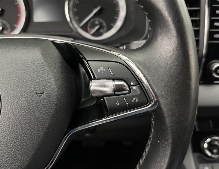 Škoda Karoq SUV 1,5 l 110 kw