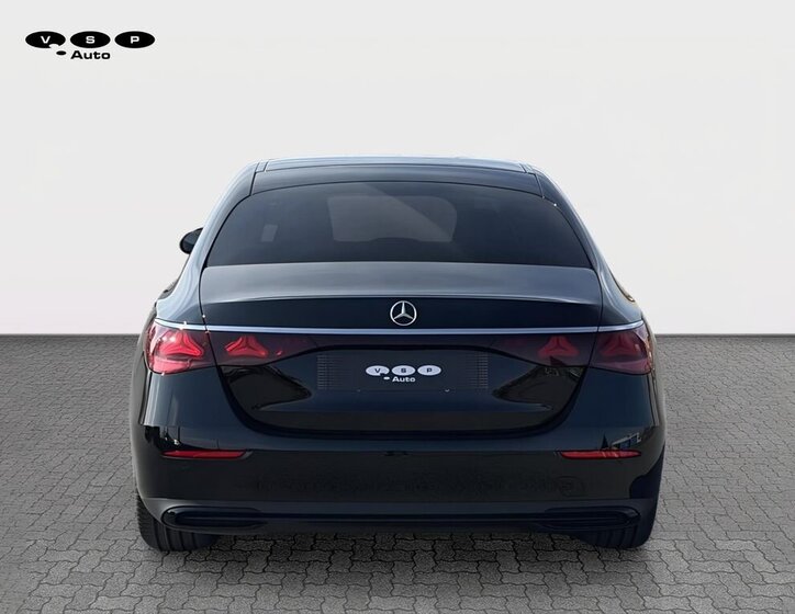 Mercedes-Benz Třídy E Sedan / Limuzína 2,0 l 145 kw