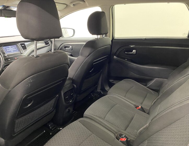 KIA Carens 6