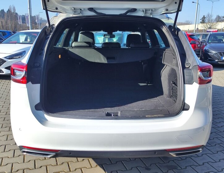 Opel Insignia Kombi 2,0 l 128 kw