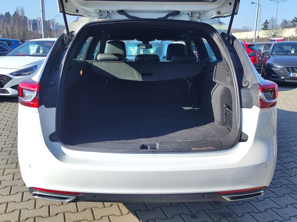 Opel Insignia Kombi 2,0 l 128 kw