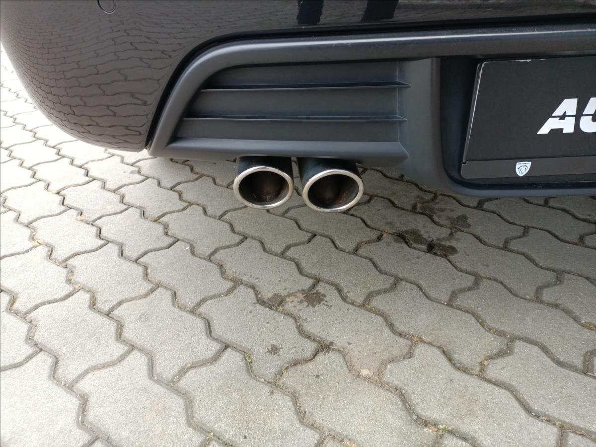 Peugeot 407 Kupé 2,7 l 150 kw