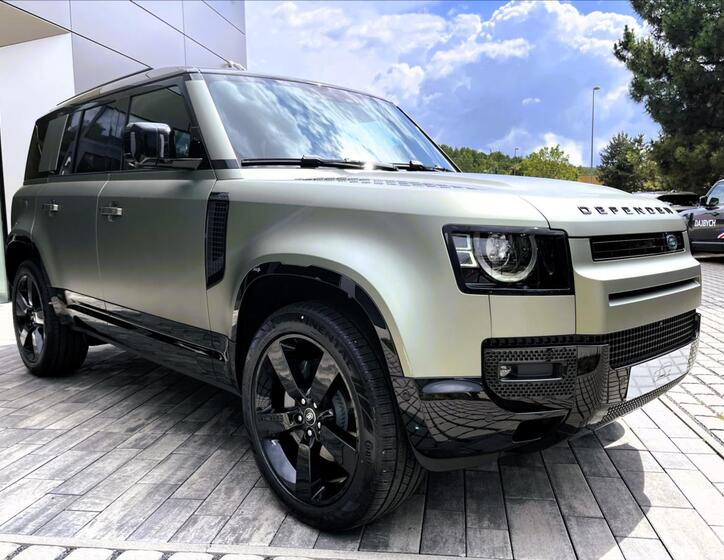 Land Rover Defender 10