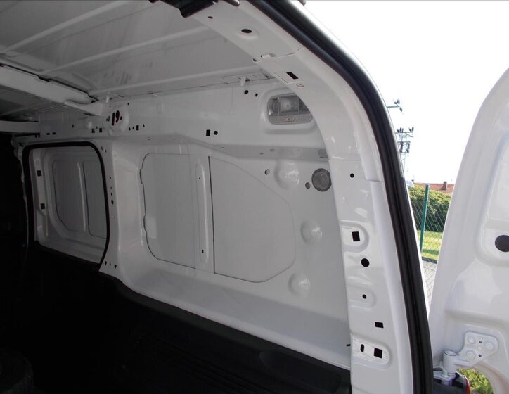 Peugeot Partner Ostatní 1,5 l 75 kw