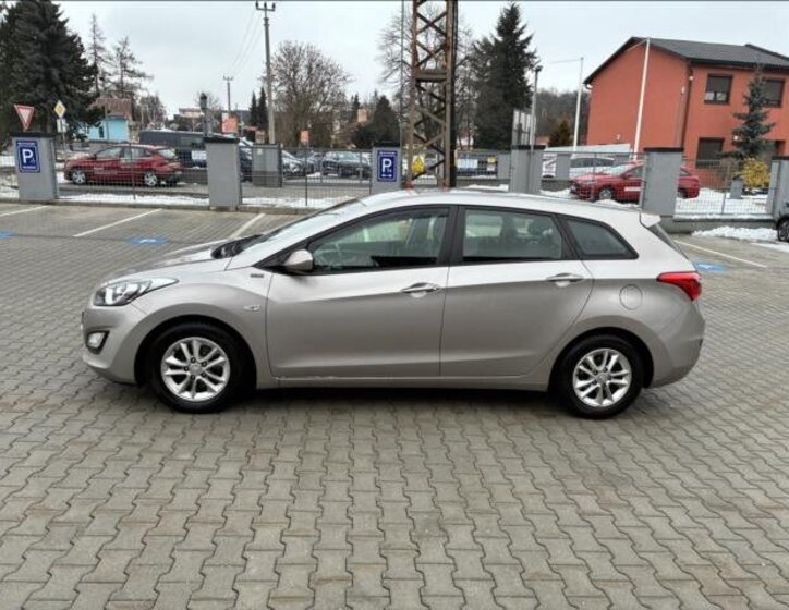 Hyundai i30 Kombi 1,6 l 99 kw
