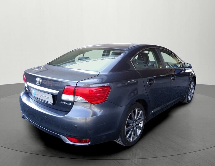 Toyota Avensis Sedan / Limuzína 2,0 l 112 kw