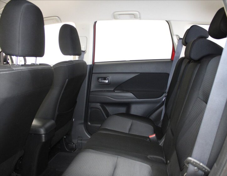 Mitsubishi Outlander SUV 2,0 l 110 kw