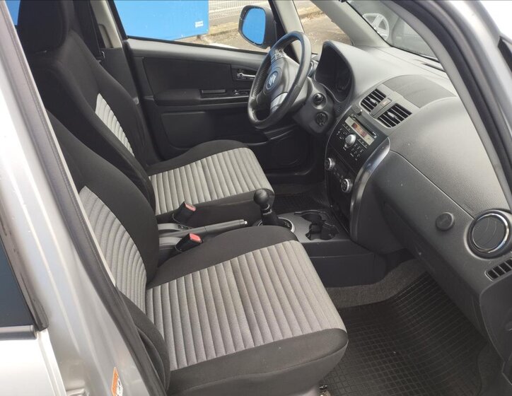 Suzuki SX4 8