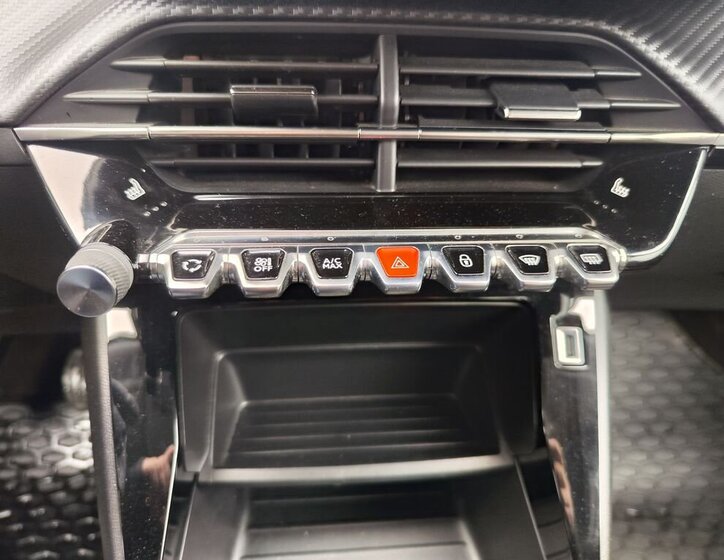 Peugeot 2008 SUV 1,2 l 96 kw