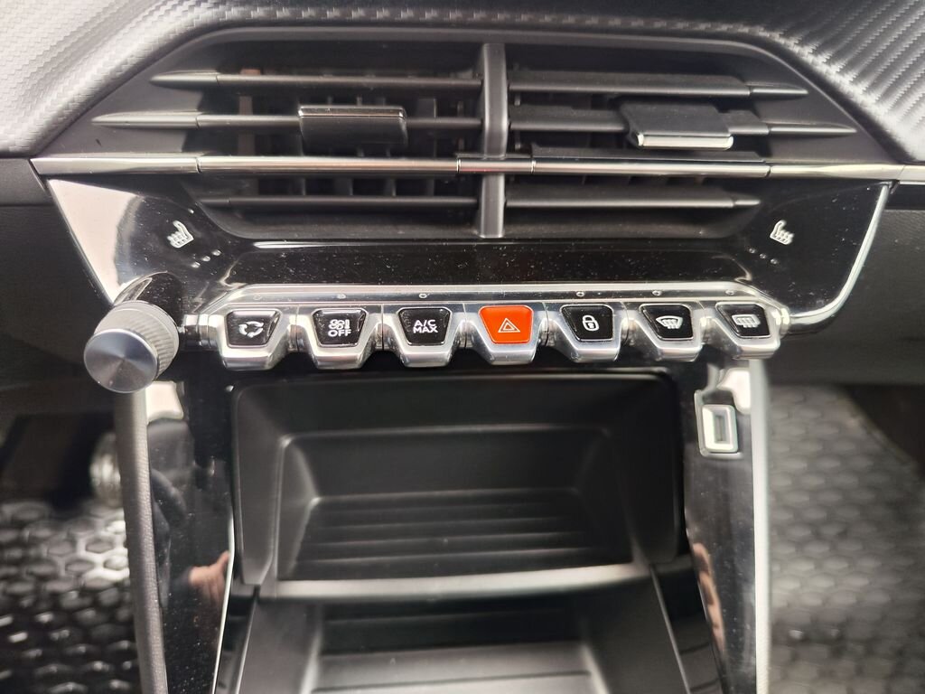 Peugeot 2008 SUV 1,2 l 96 kw