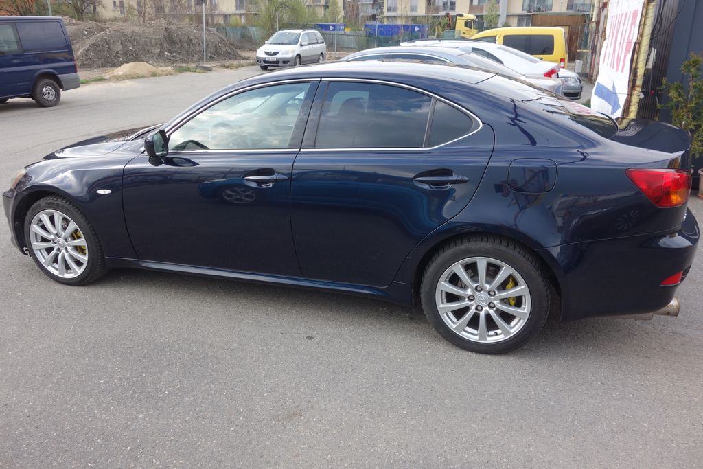 Lexus IS 220