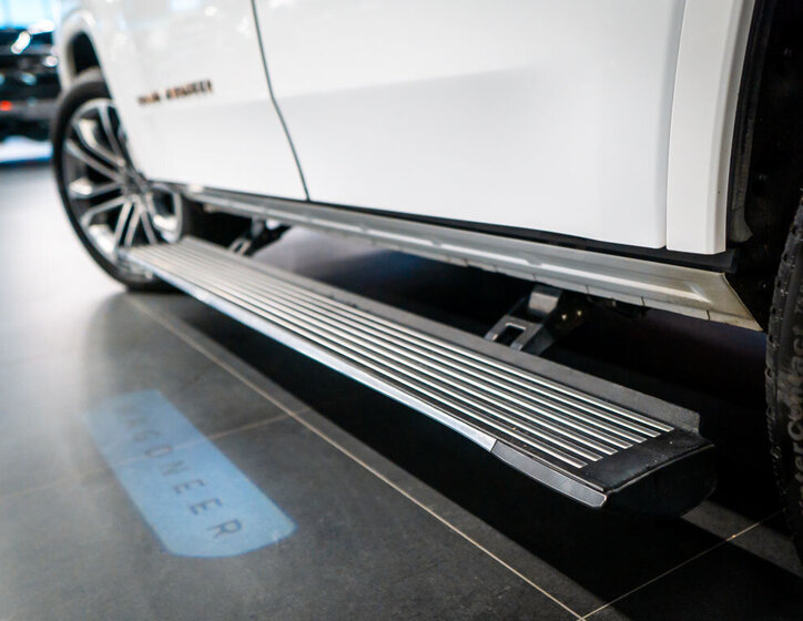 Jeep Grand Wagoneer SUV 6,4 l 351 kw