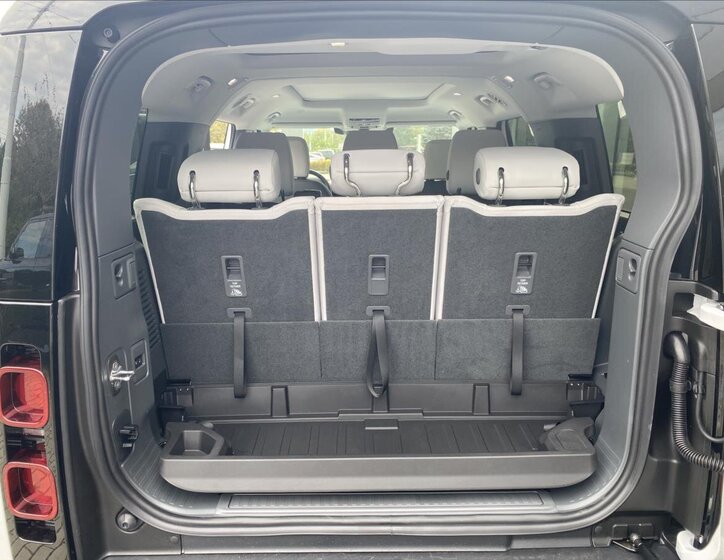 Land Rover Defender SUV 3,0 l 221 kw