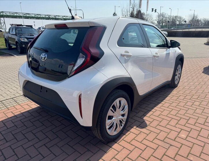 Toyota Aygo Hatchback 998,0 53 kw