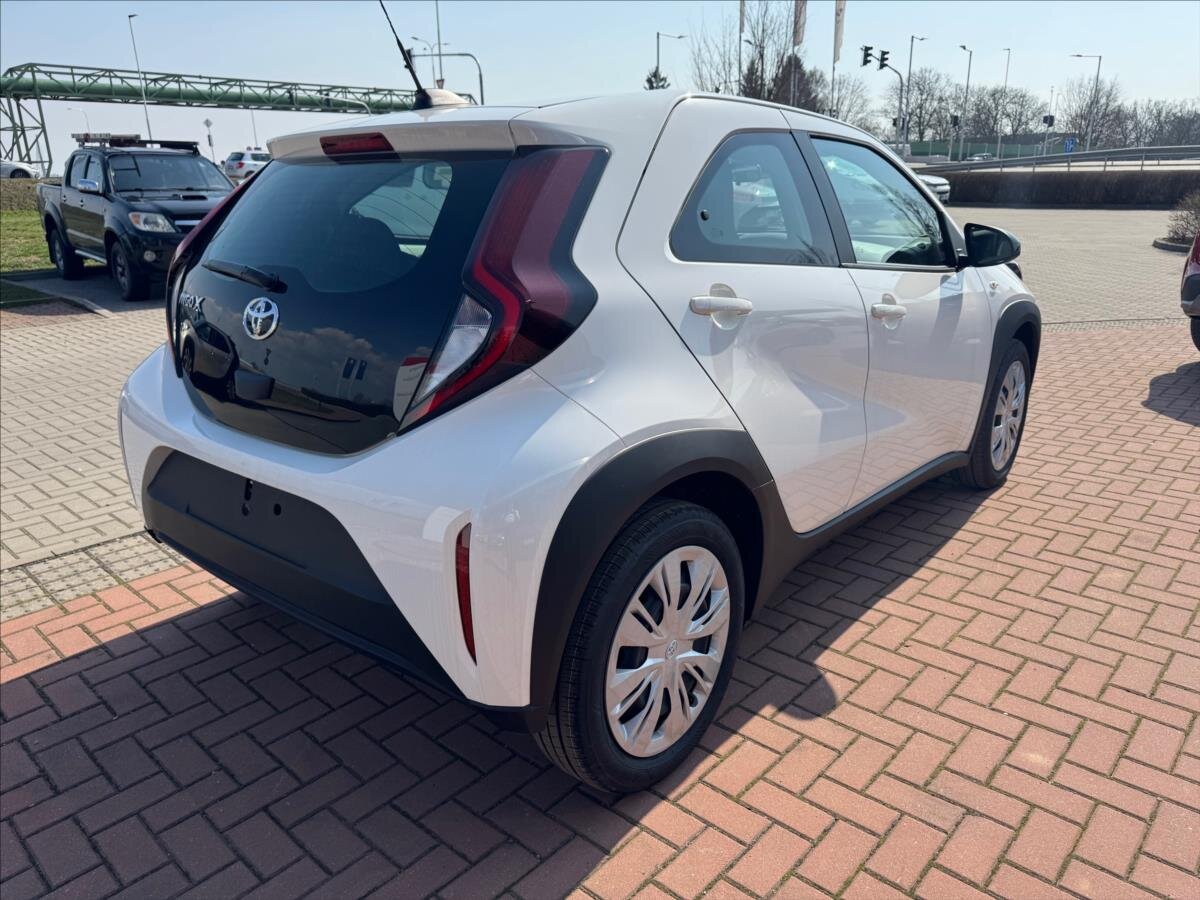 Toyota Aygo Hatchback 998,0 53 kw
