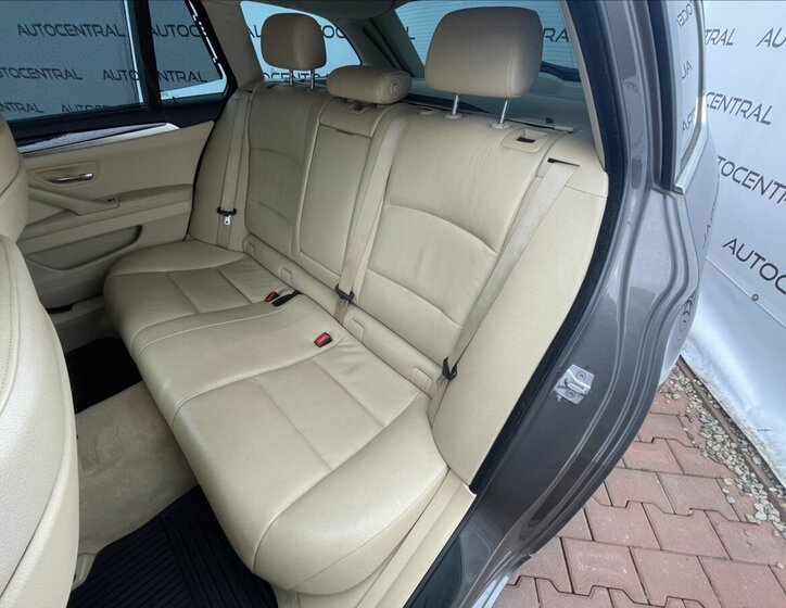 BMW Řada 5 Kombi 3,0 l 180 kw