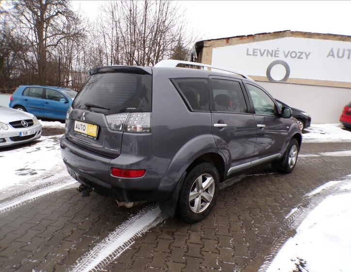 Mitsubishi Outlander Kombi 2,4 l 125 kw