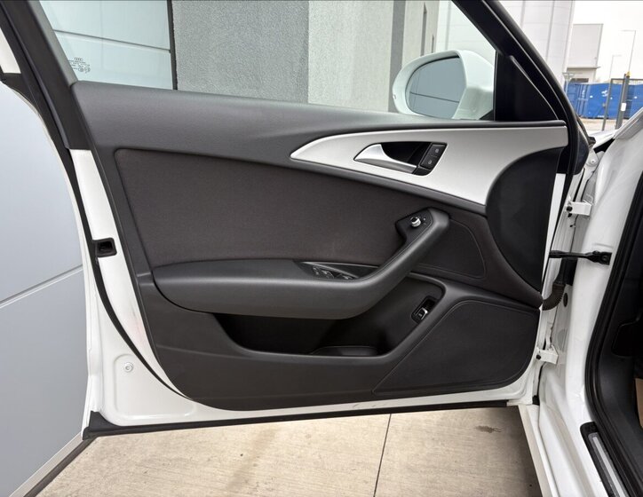 Audi A6 Sedan / Limuzína 3,0 l 160 kw