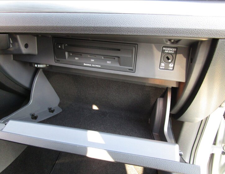 Škoda Superb Sedan / Limuzína 2,0 l 110 kw