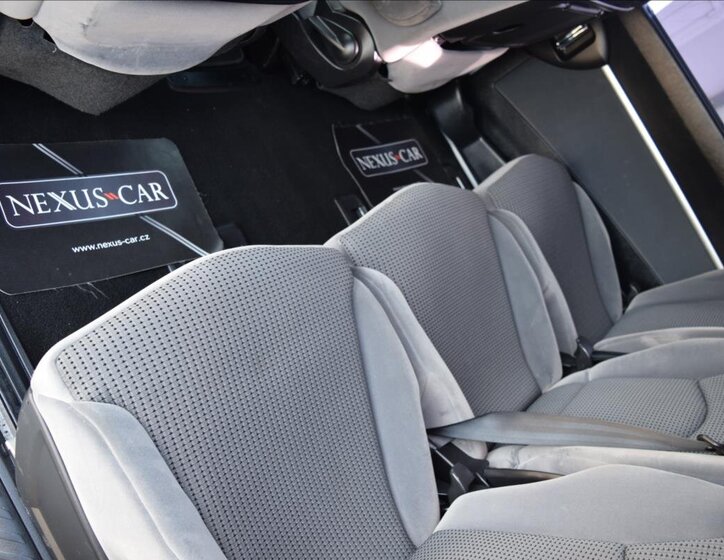 Peugeot 807 MPV 2,0 l 100 kw