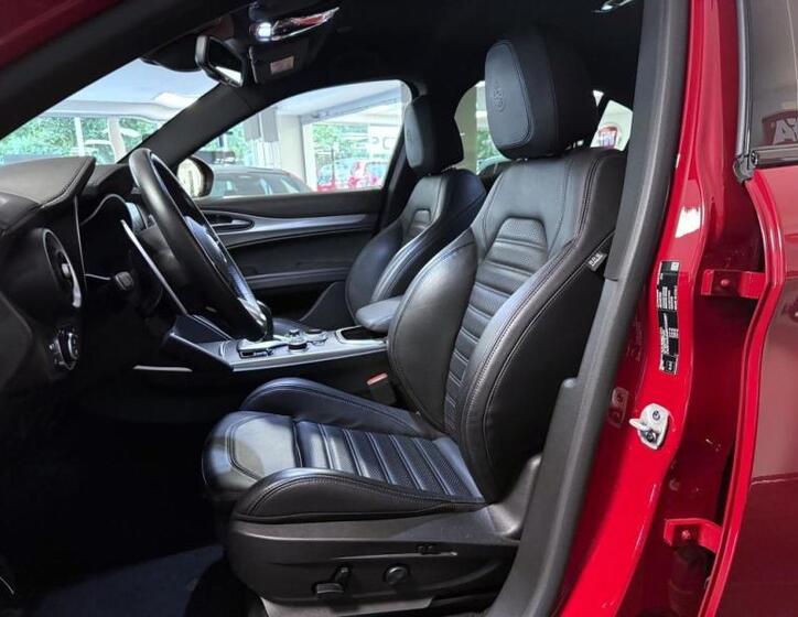 Alfa Romeo Stelvio 7