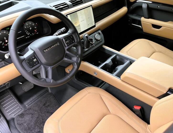 Land Rover Defender 11