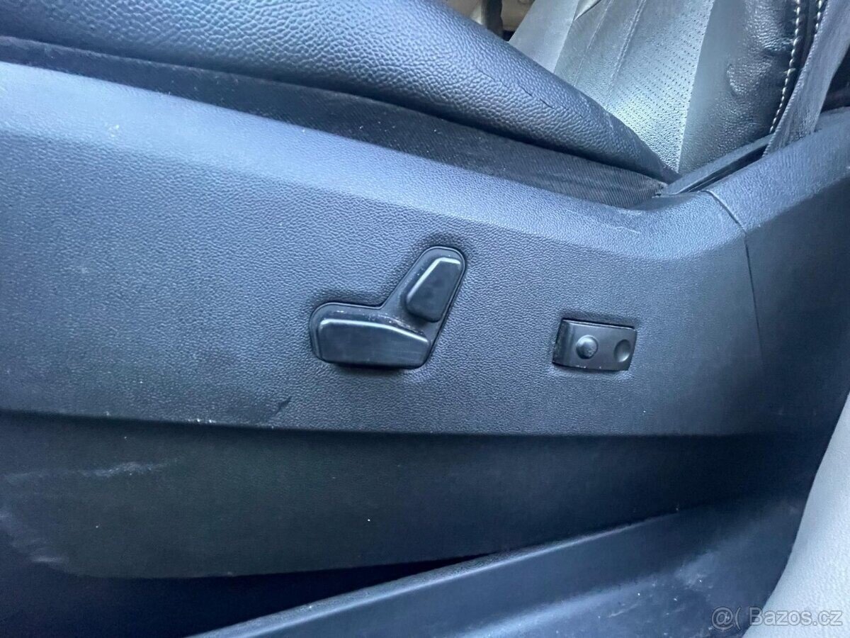 Chrysler Town & Country MPV 3,6 l 208 kw