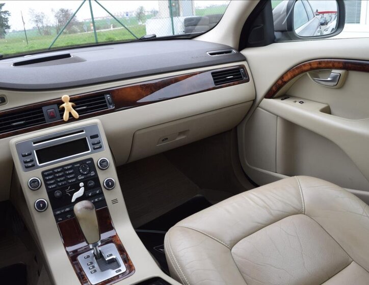 Volvo XC70 Kombi 2,4 l 120 kw