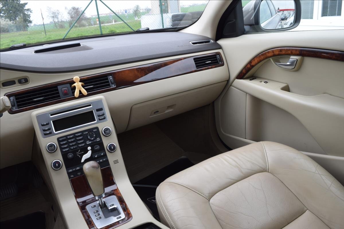 Volvo XC70 Kombi 2,4 l 120 kw