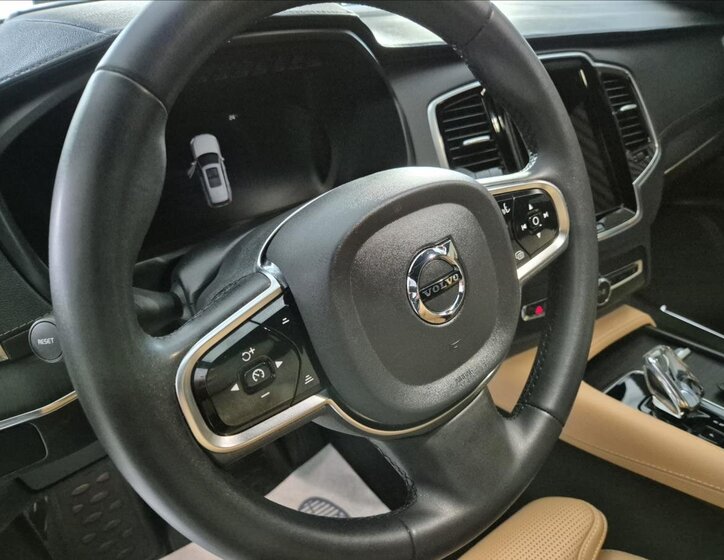 Volvo XC90 SUV / Terénní 2,0 l 180 kw