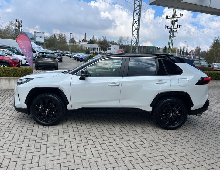 Toyota RAV4 SUV / Terénní 2,5 l 131 kw